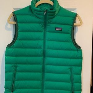 Patagonia Boys XL Green down vest